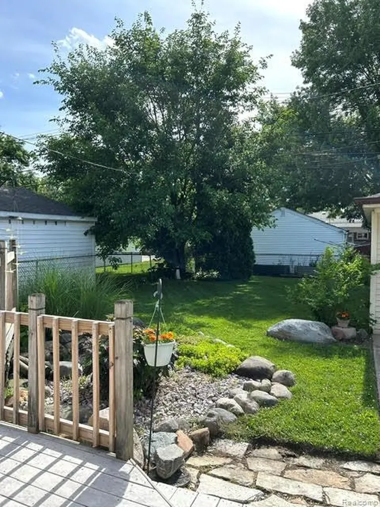 29701 Sherry Avenue Madison Heights City MI 48071