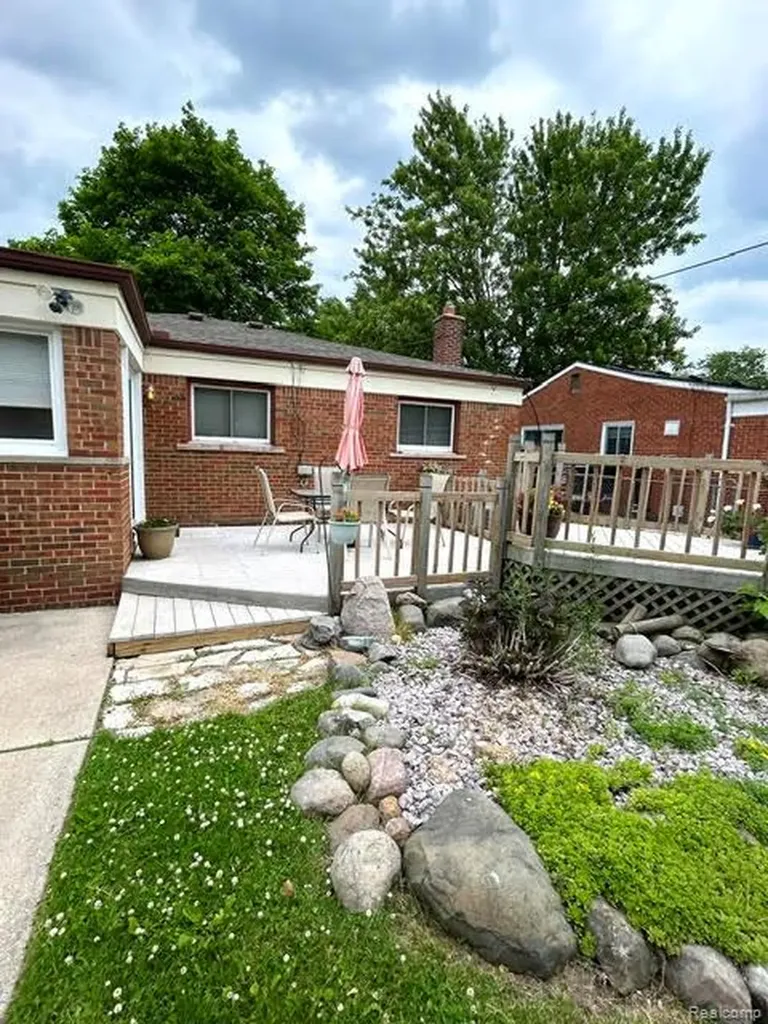 29701 Sherry Avenue Madison Heights City MI 48071