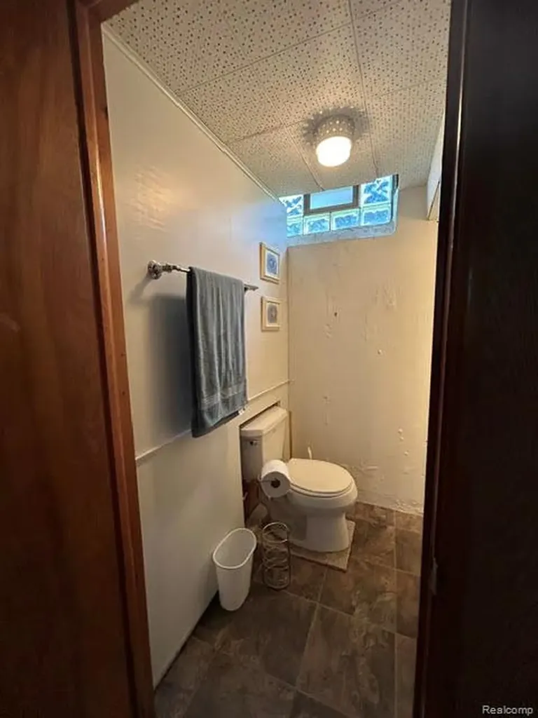 29701 Sherry Avenue Madison Heights City MI 48071