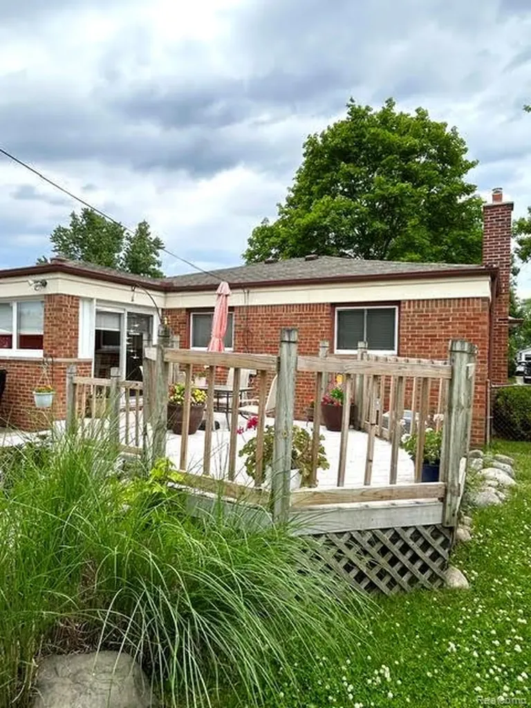 29701 Sherry Avenue Madison Heights City MI 48071