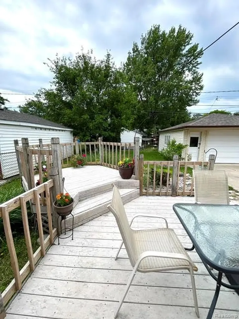 29701 Sherry Avenue Madison Heights City MI 48071