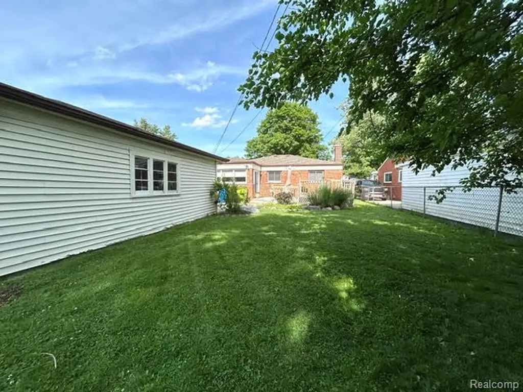 29701 Sherry Avenue Madison Heights City MI 48071