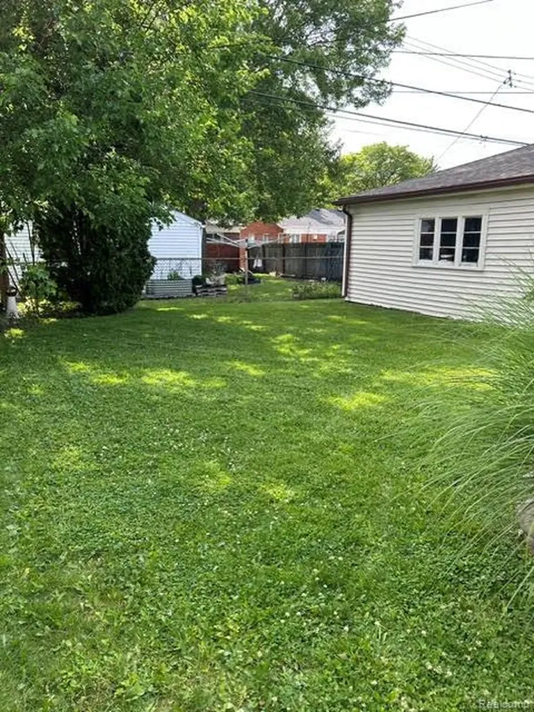 29701 Sherry Avenue Madison Heights City MI 48071