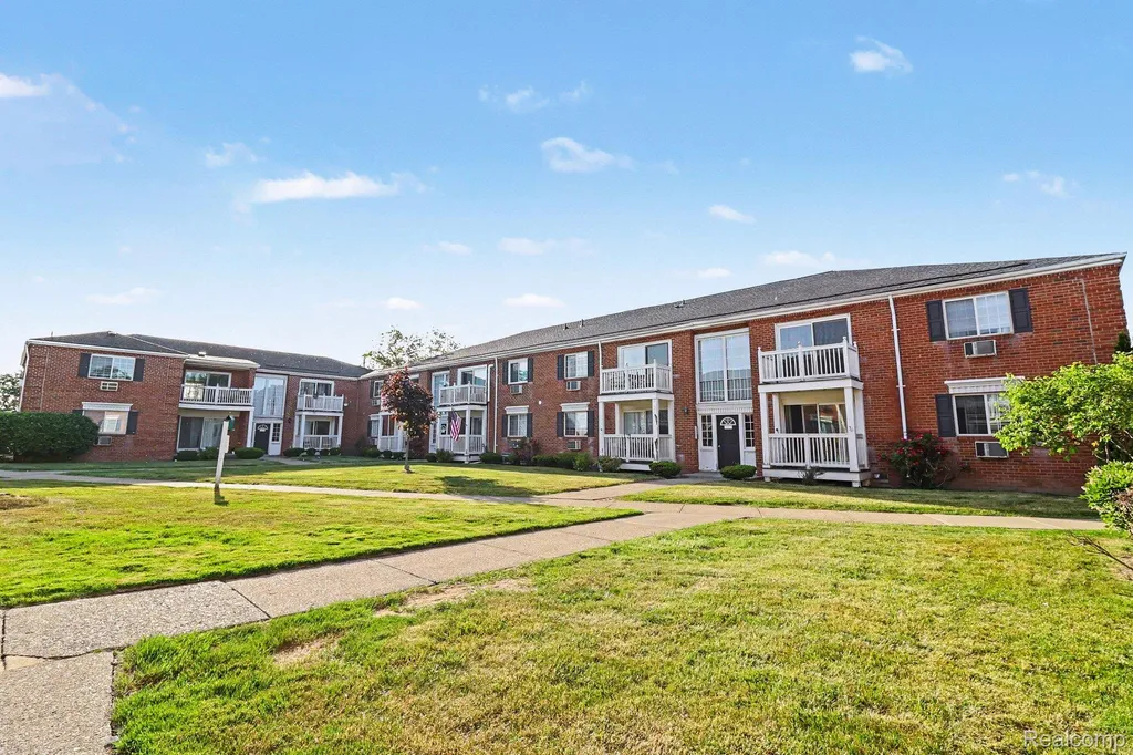 2440 Parmenter Boulevard Royal Oak City MI 48073