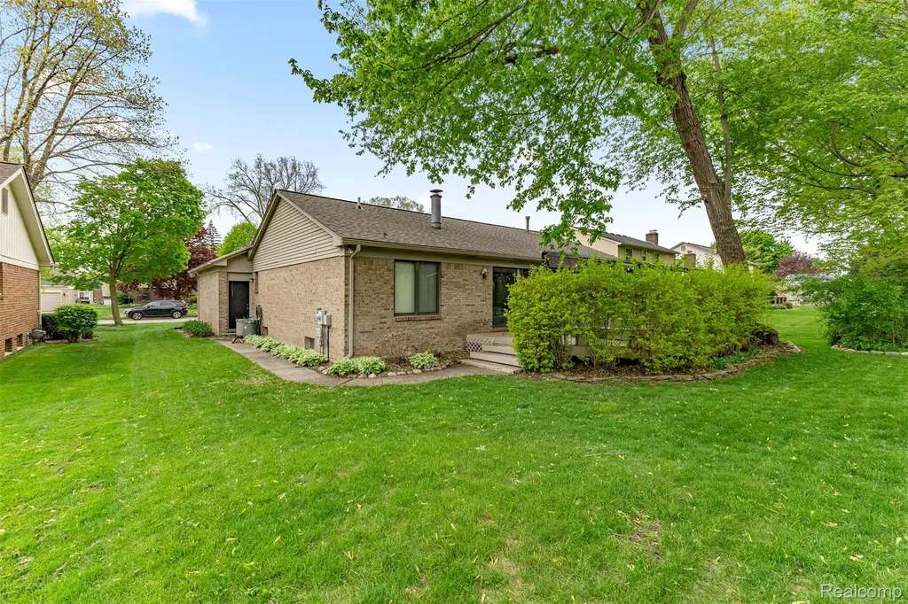 34048 Fonville Drive Livonia City MI 48152