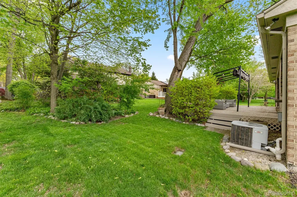 34048 Fonville Drive Livonia City MI 48152