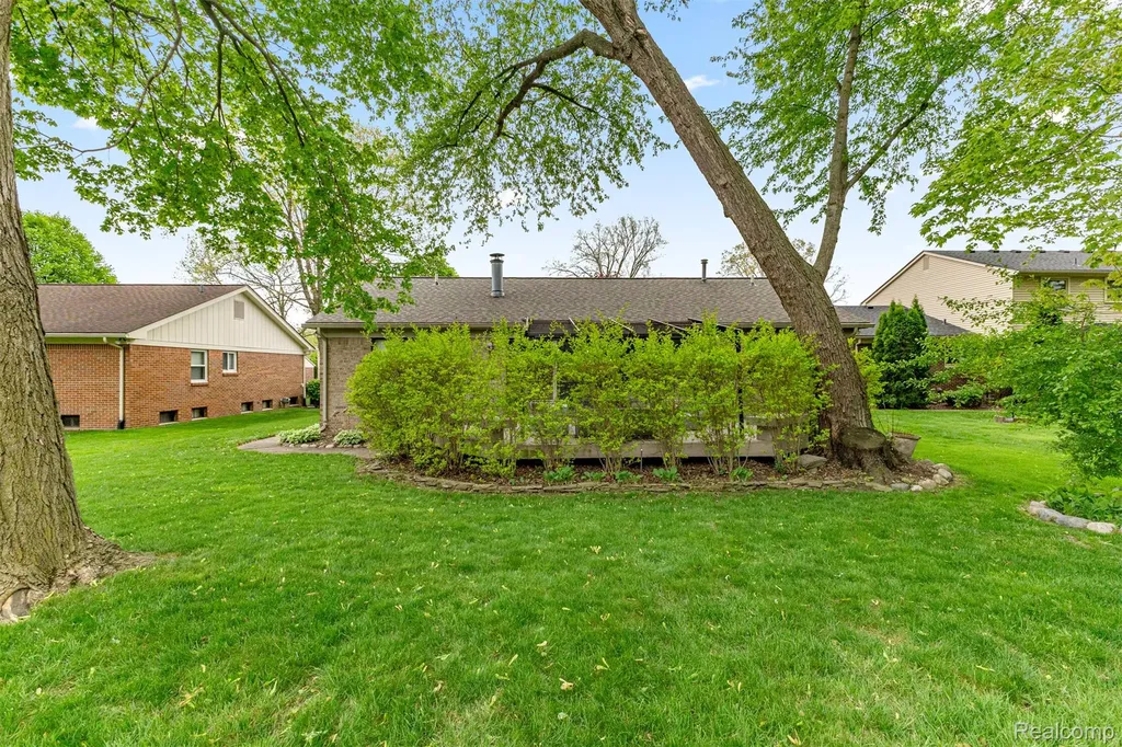 34048 Fonville Drive Livonia City MI 48152