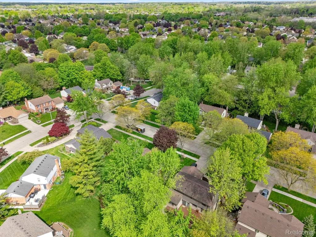 34048 Fonville Drive Livonia City MI 48152
