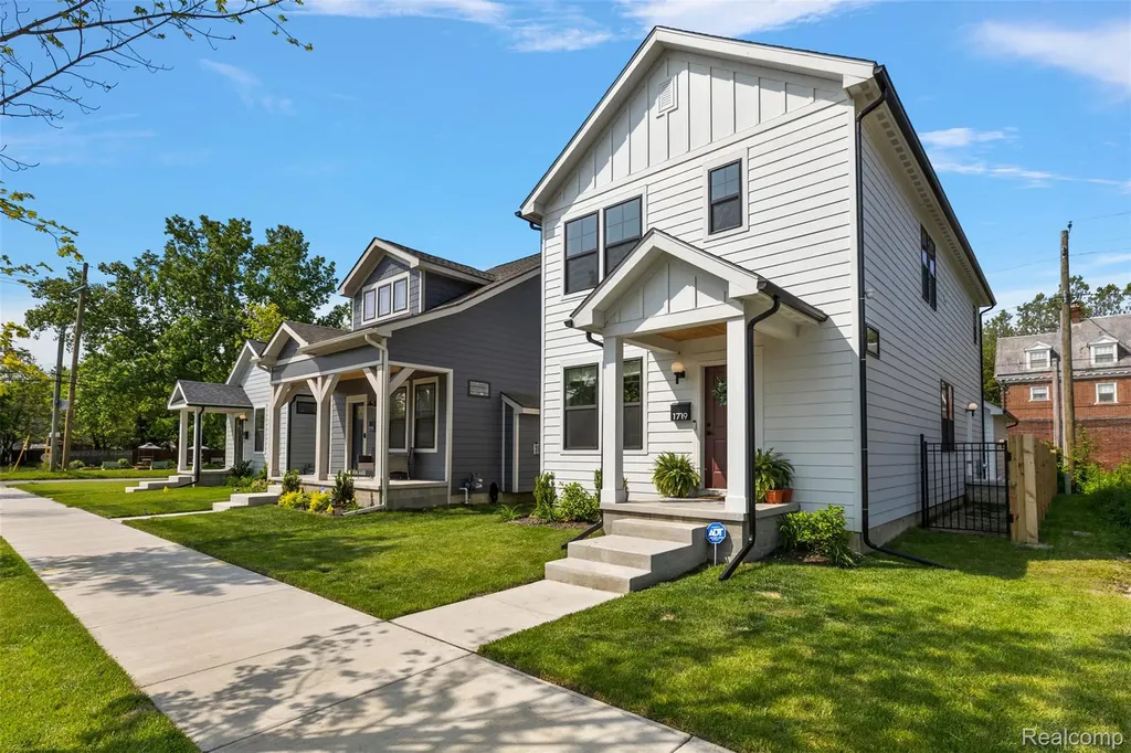 1482 Fischer Street Detroit City MI 48214