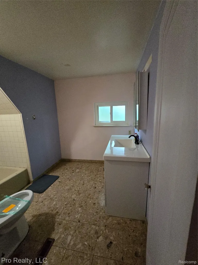 135 Wenonah Drive Pontiac City MI 48341