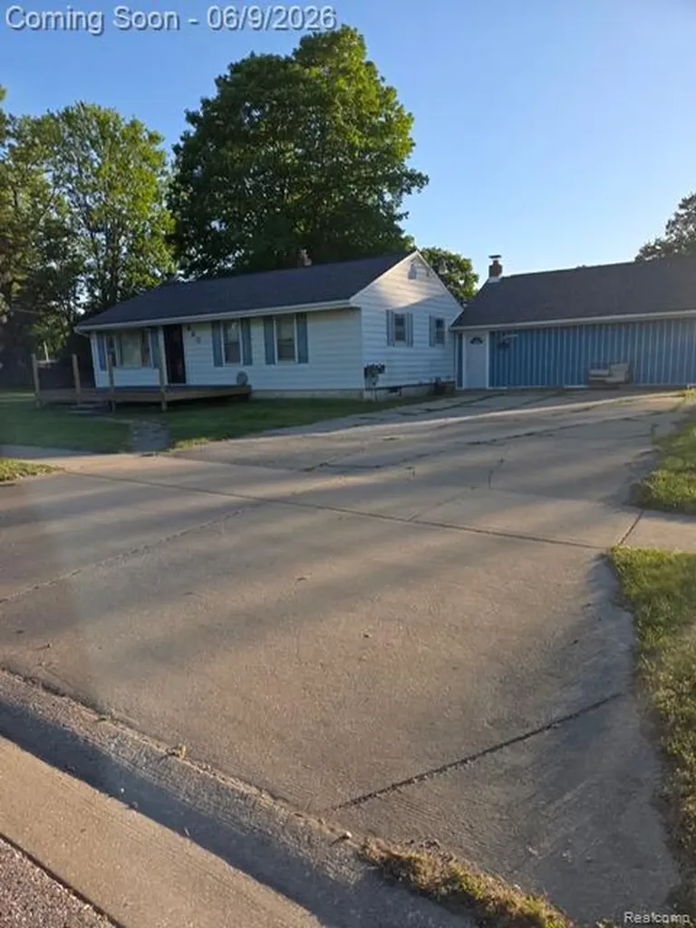660 S Almont Avenue Imlay City City MI 48444