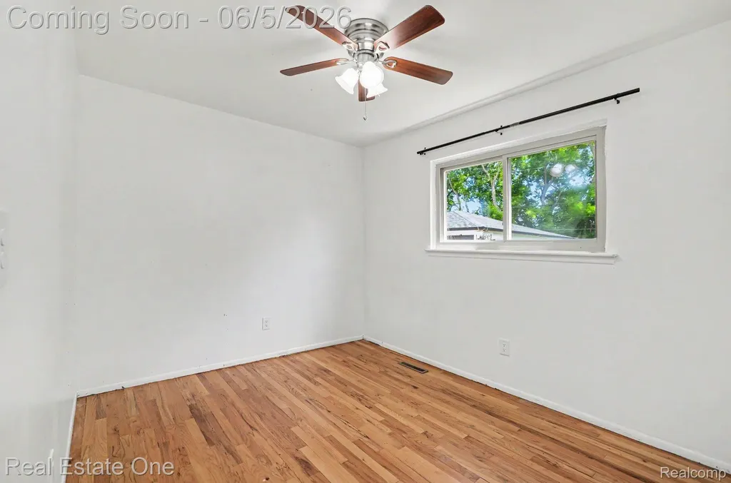2510 Lincoln Drive Warren City MI 48092