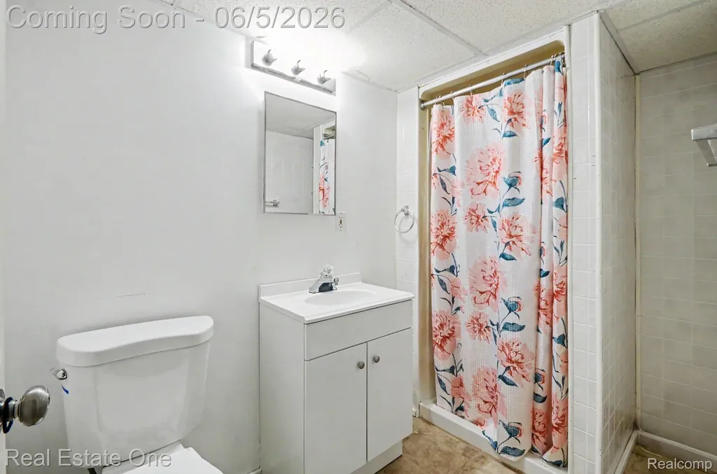 2510 Lincoln Drive Warren City MI 48092