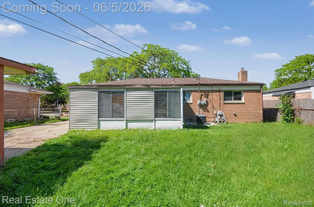 2510 Lincoln Drive Warren City MI 48092