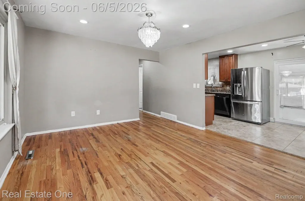 2510 Lincoln Drive Warren City MI 48092