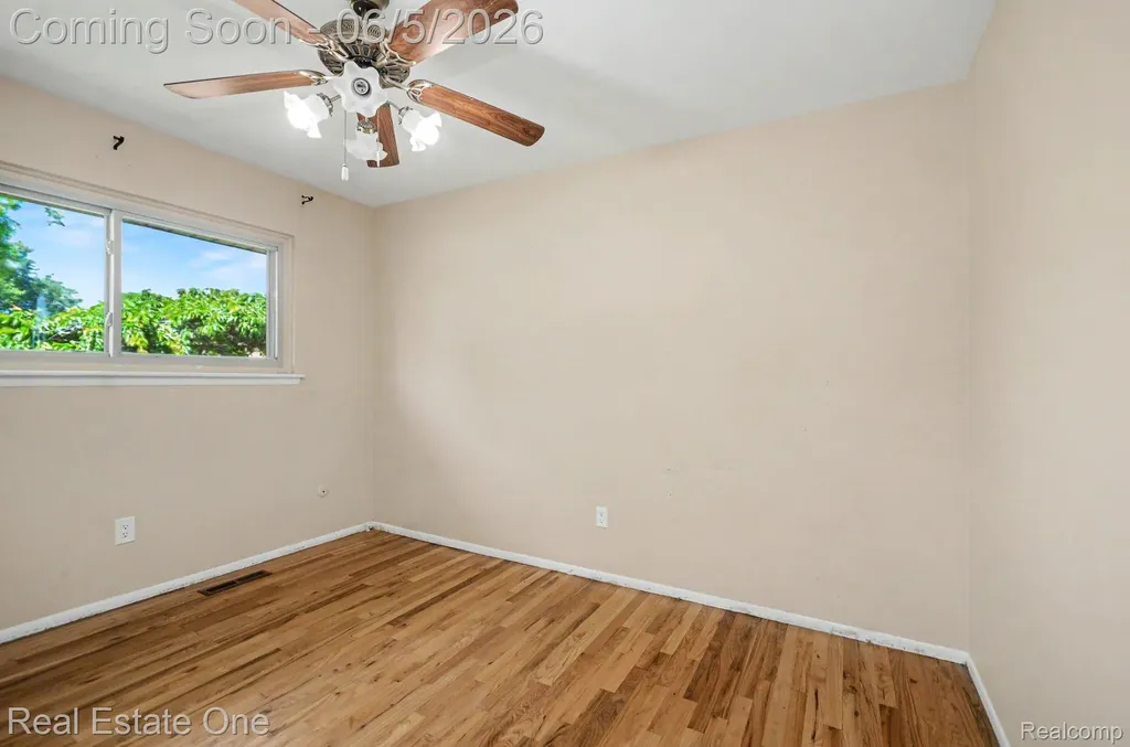 2510 Lincoln Drive Warren City MI 48092