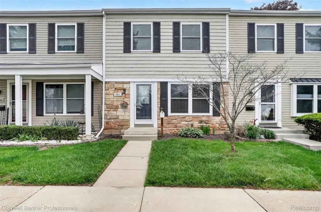 902 Little Hill Court Rochester Hills City MI 48307