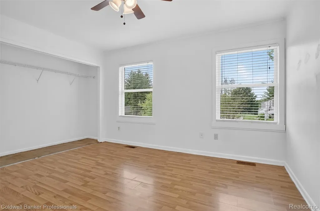 902 Little Hill Court Rochester Hills City MI 48307