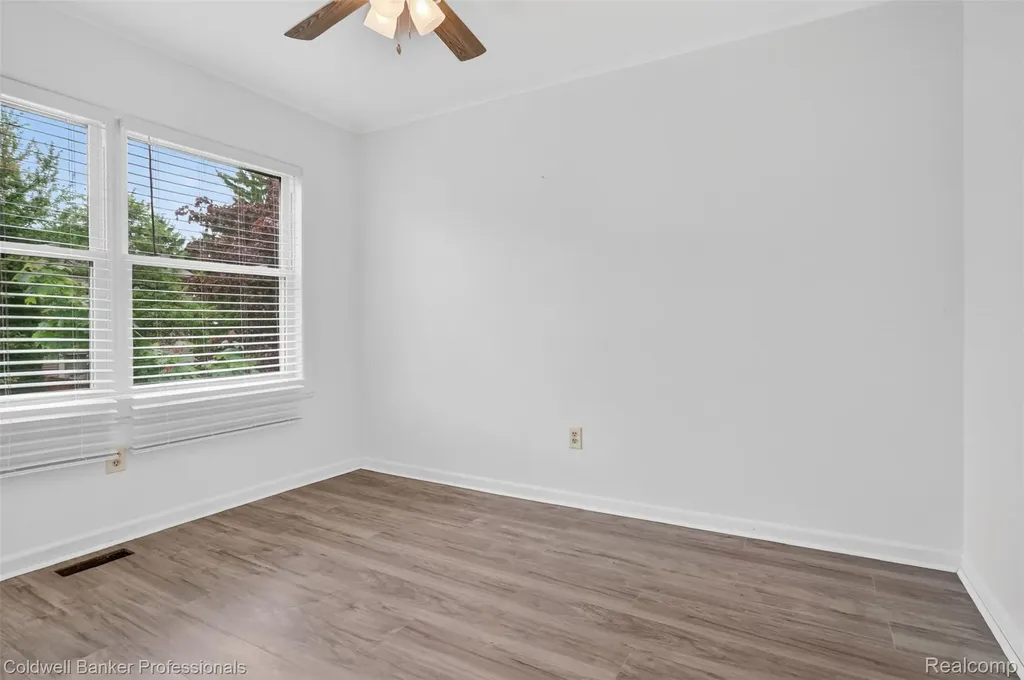 902 Little Hill Court Rochester Hills City MI 48307