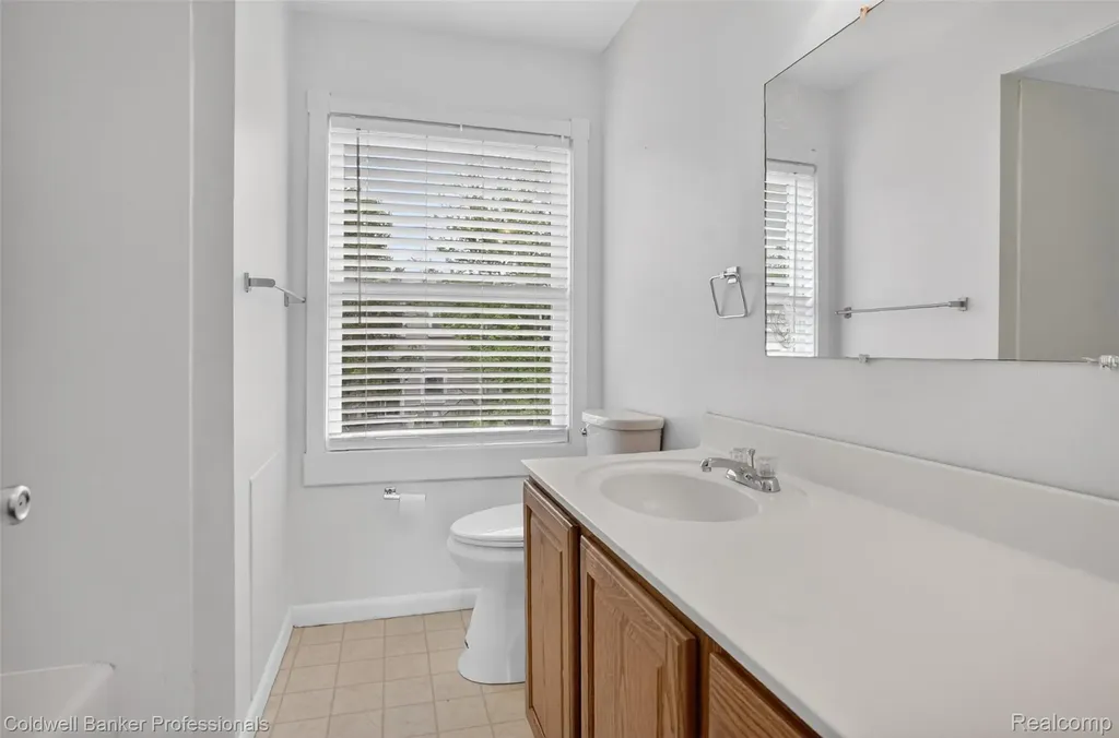 902 Little Hill Court Rochester Hills City MI 48307