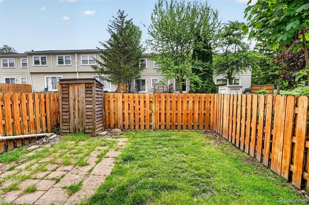 902 Little Hill Court Rochester Hills City MI 48307