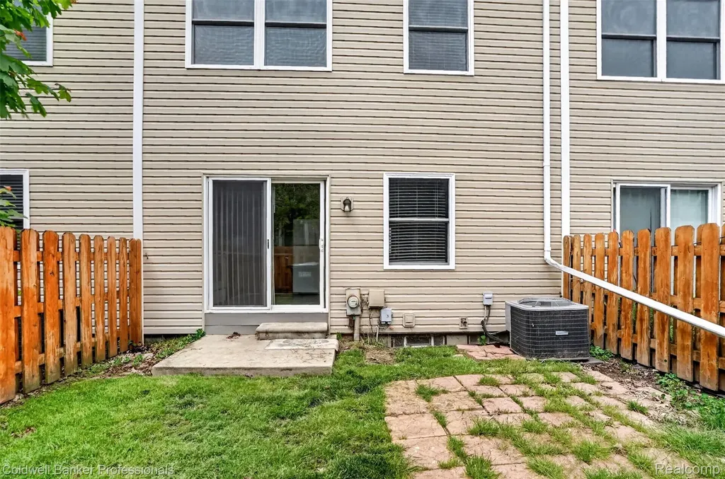 902 Little Hill Court Rochester Hills City MI 48307
