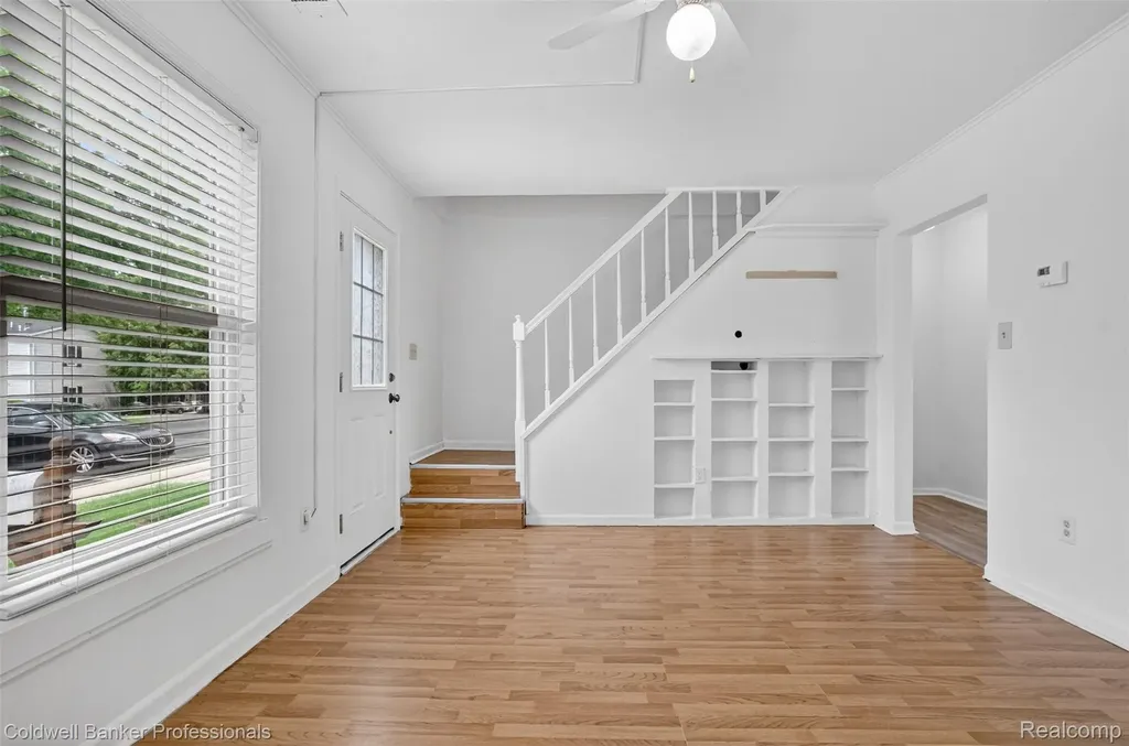 902 Little Hill Court Rochester Hills City MI 48307