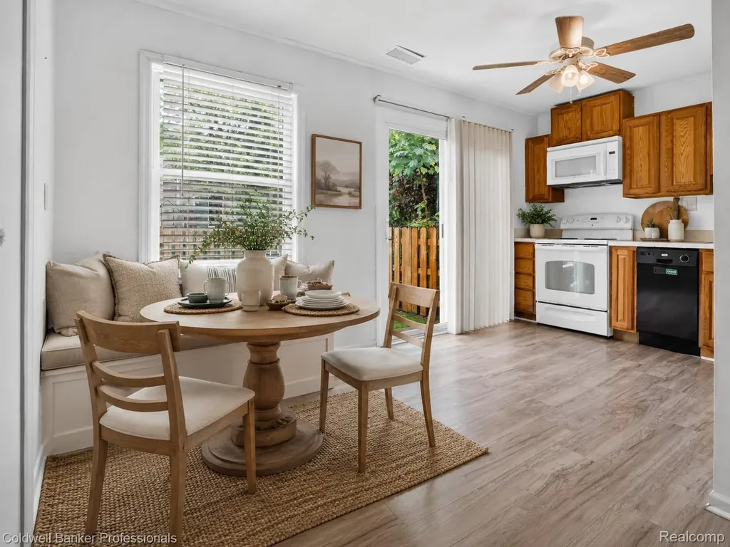 902 Little Hill Court Rochester Hills City MI 48307