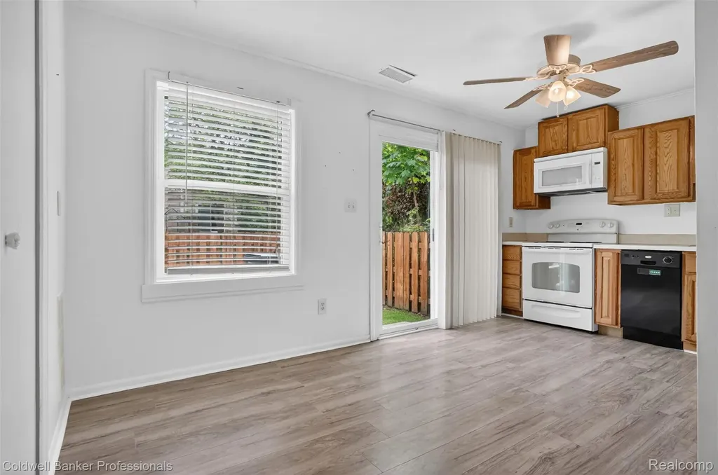 902 Little Hill Court Rochester Hills City MI 48307