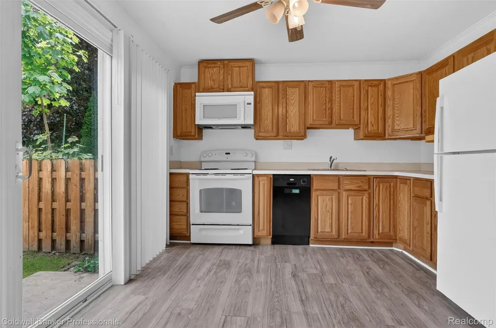 902 Little Hill Court Rochester Hills City MI 48307