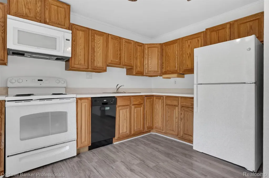 902 Little Hill Court Rochester Hills City MI 48307