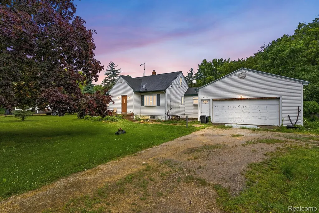5121 Lippincott Boulevard Burton City MI 48519