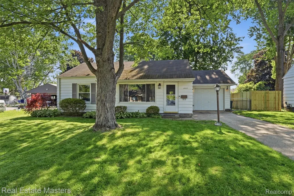 1417 Wisconsin Avenue Marysville City MI 48040