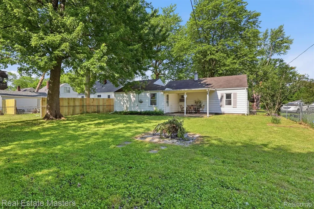 1417 Wisconsin Avenue Marysville City MI 48040