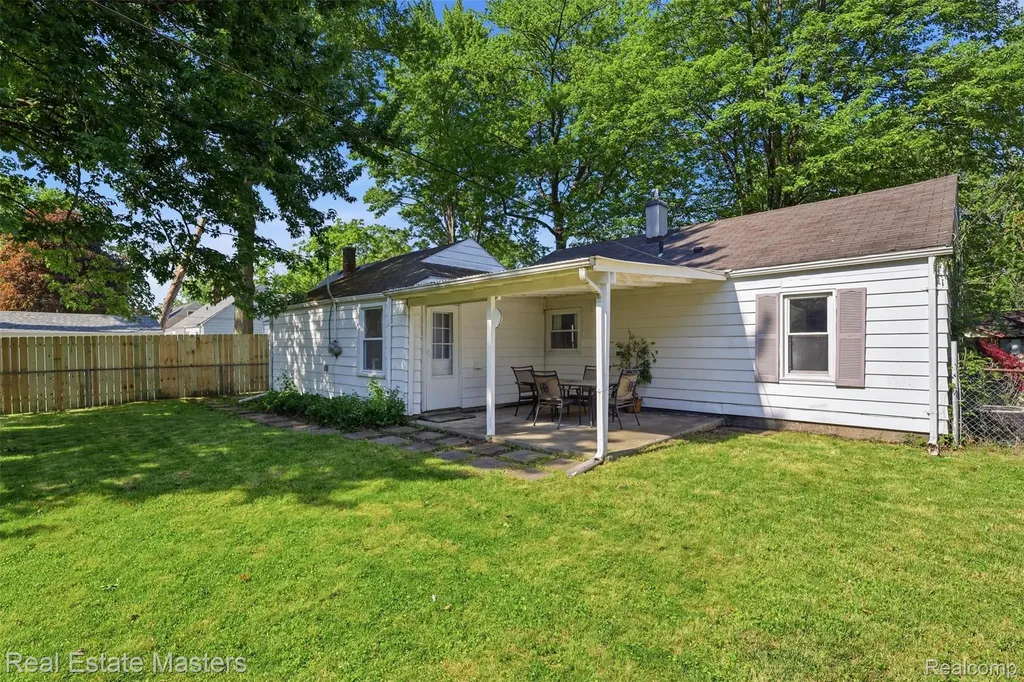 1417 Wisconsin Avenue Marysville City MI 48040