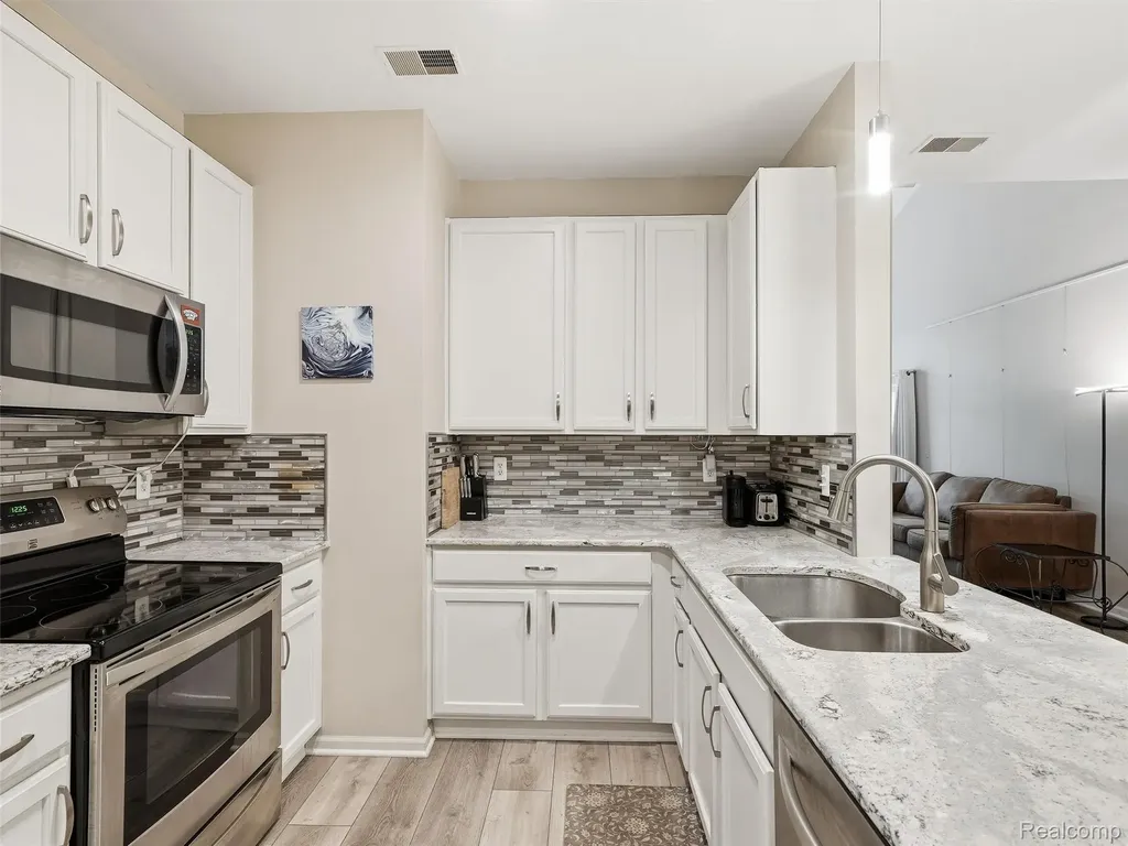 25758 S Maritime Circle S Harrison Charter Township MI 48045