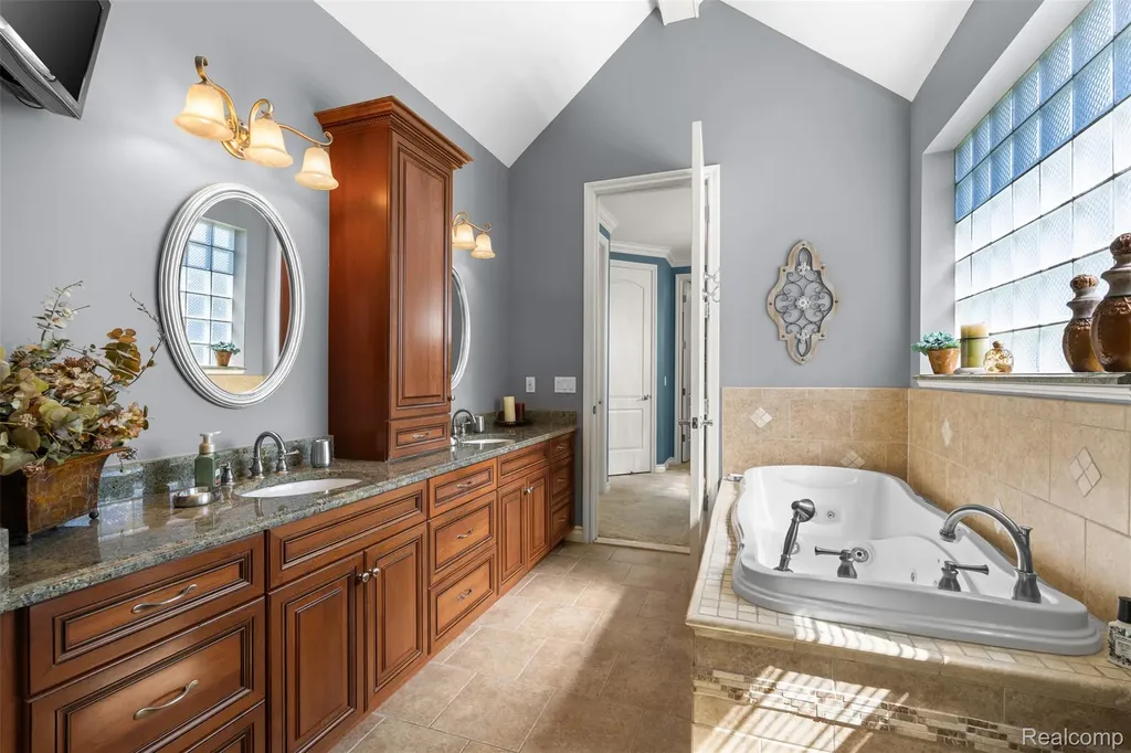 56074 Lario Court Macomb Township MI 48042