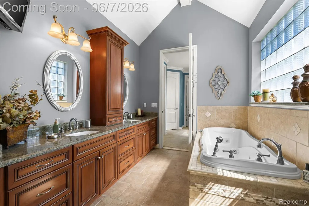 56074 Lario Court Macomb Township MI 48042