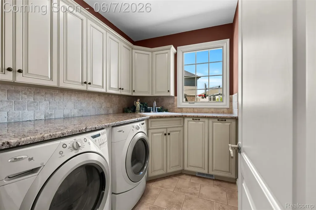 56074 Lario Court Macomb Township MI 48042