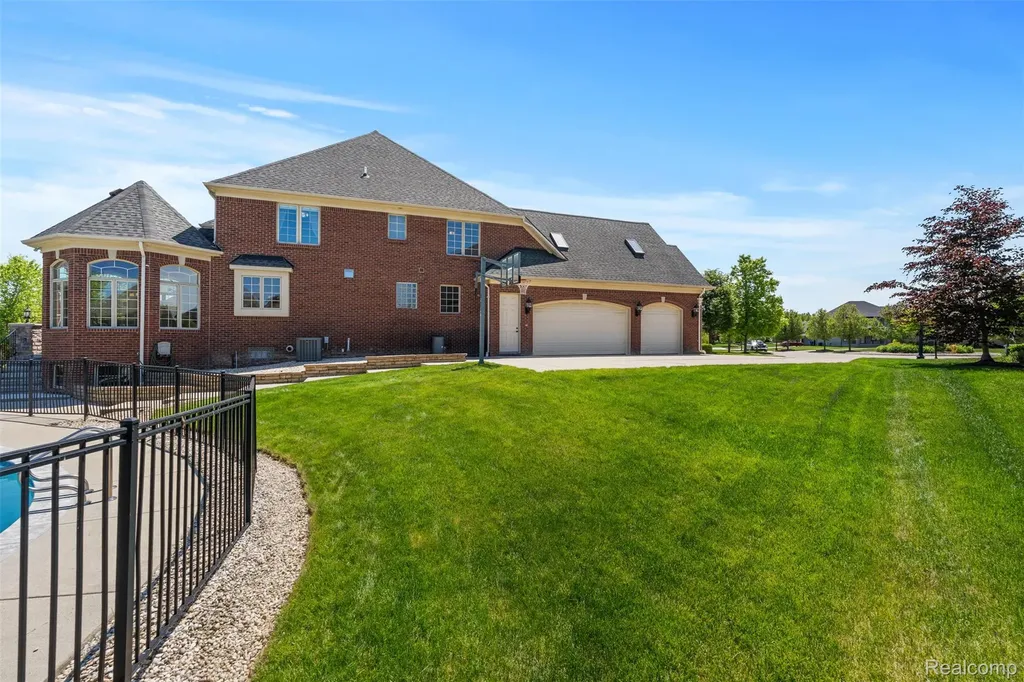 56074 Lario Court Macomb Township MI 48042