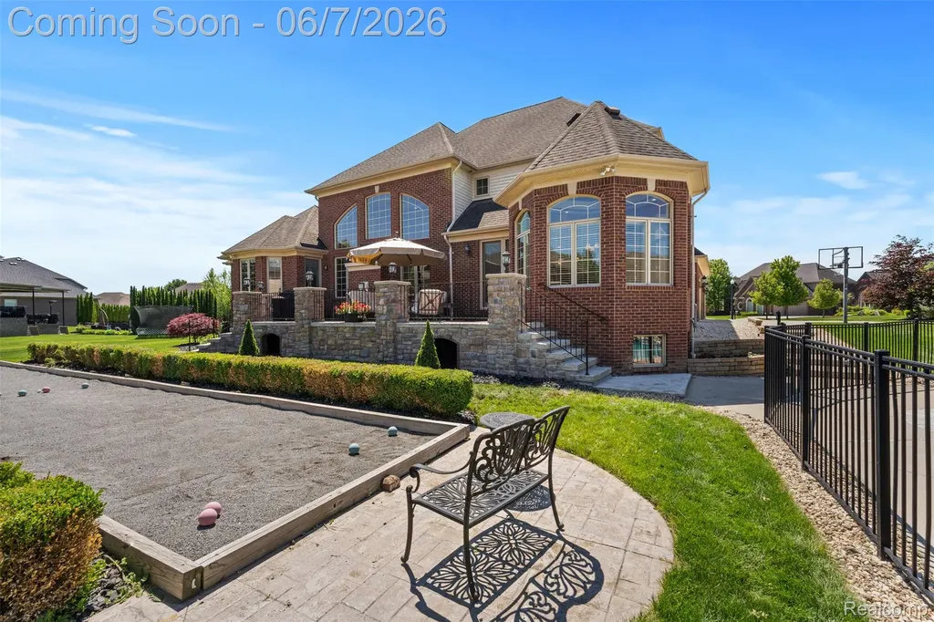 56074 Lario Court Macomb Township MI 48042