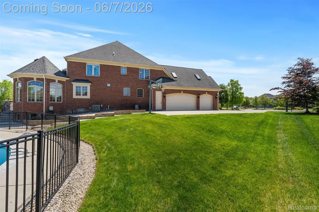56074 Lario Court Macomb Township MI 48042