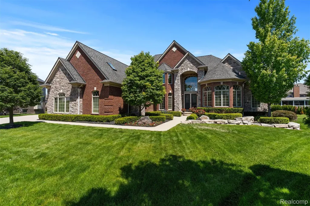 56074 Lario Court Macomb Township MI 48042