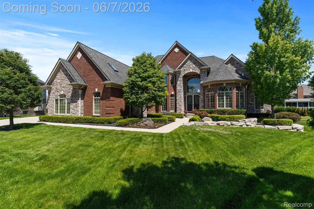 56074 Lario Court Macomb Township MI 48042