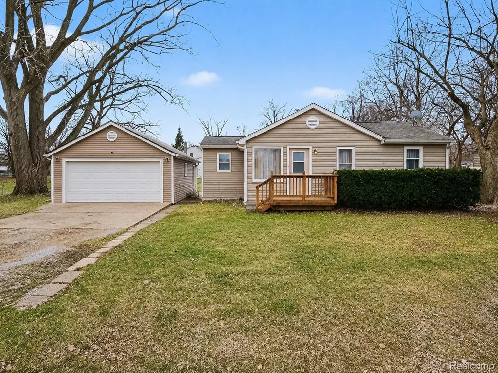 3316 Lockhead Street Burton City MI 48529