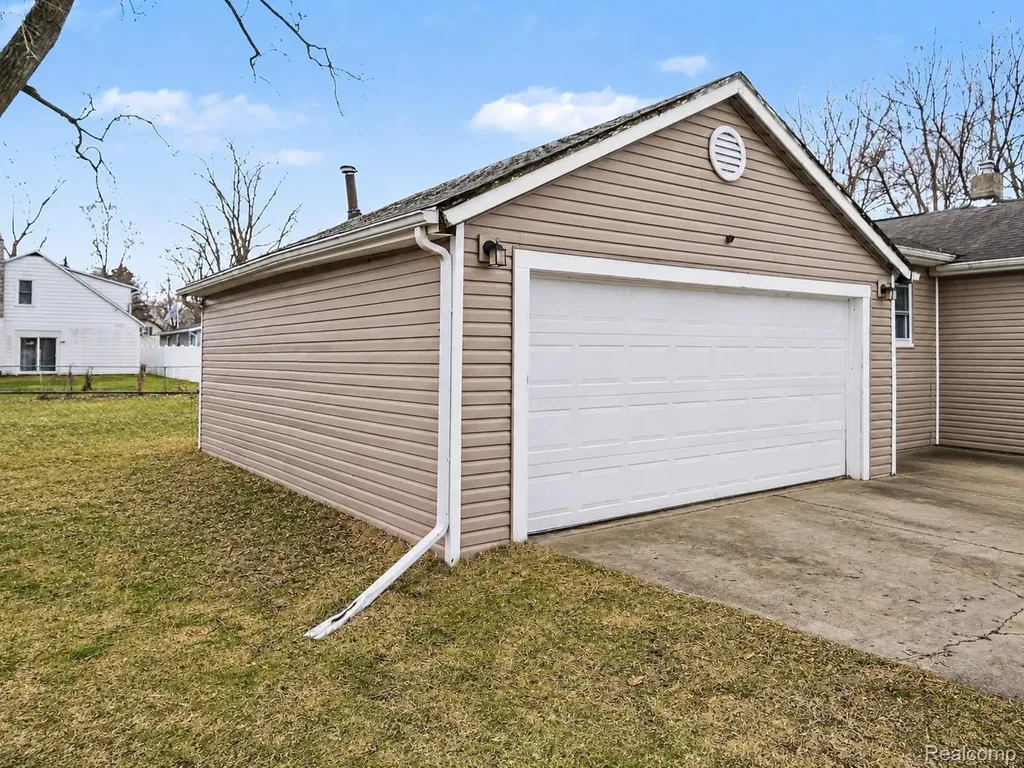 3316 Lockhead Street Burton City MI 48529