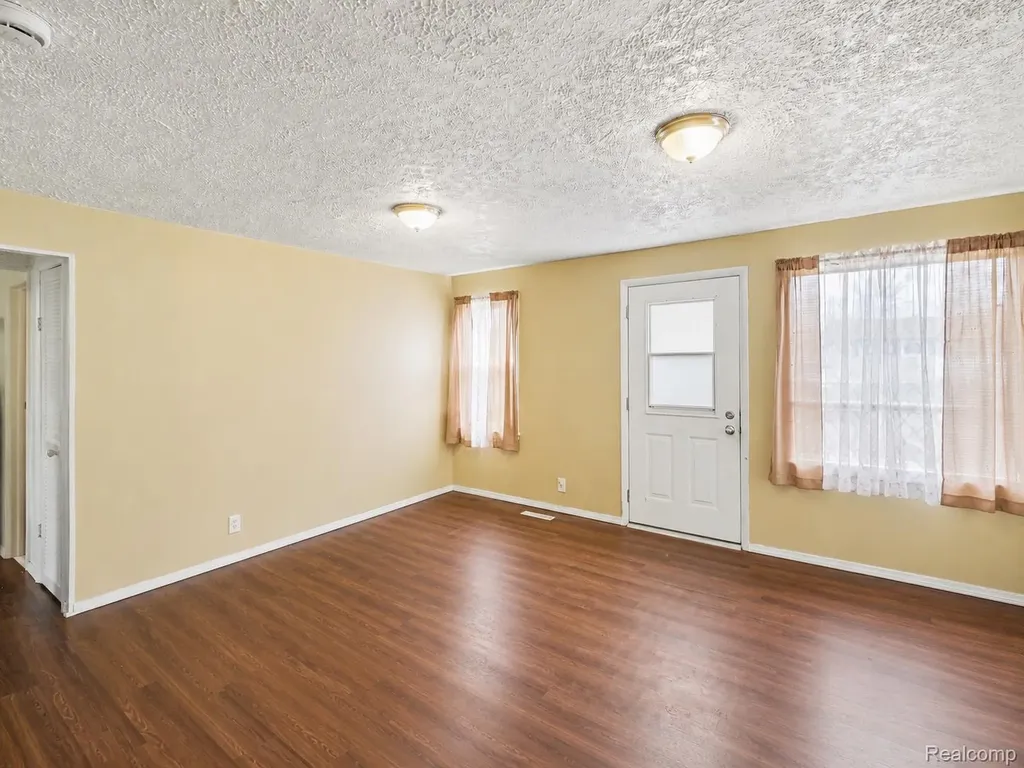 3316 Lockhead Street Burton City MI 48529