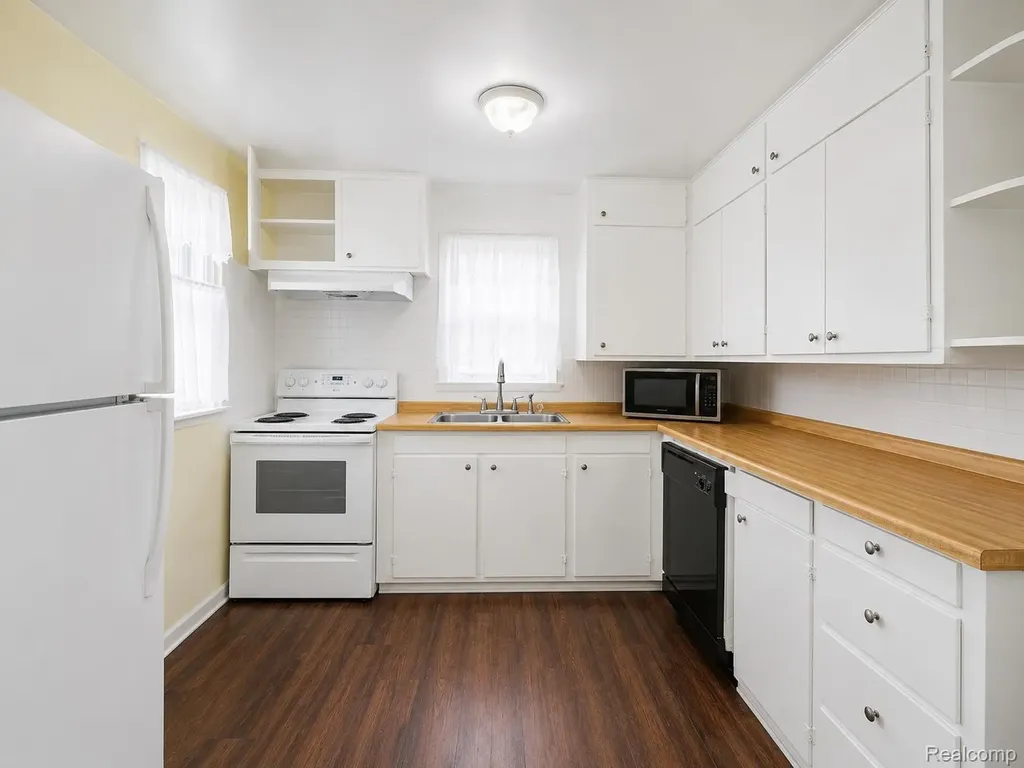 3316 Lockhead Street Burton City MI 48529