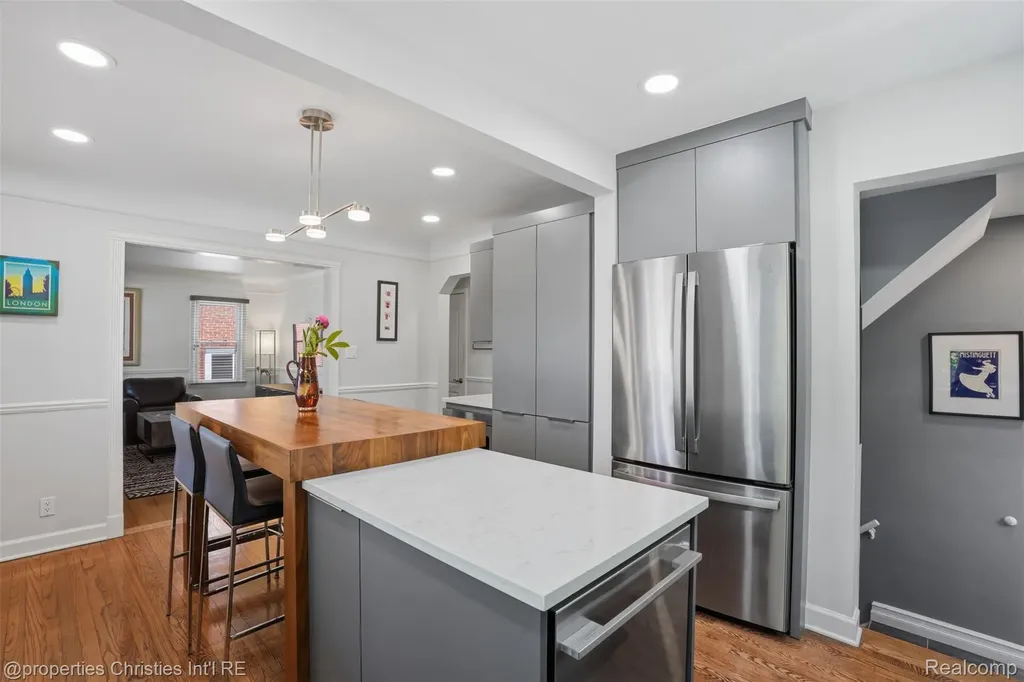 4602 Groveland Avenue Royal Oak City MI 48073
