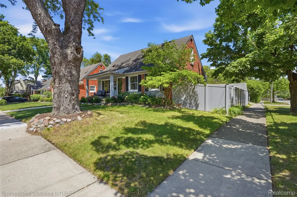 4602 Groveland Avenue Royal Oak City MI 48073